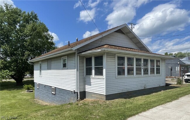 Foto del edificio - 304 Dewey Ave
