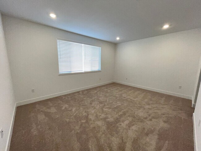 Foto del edificio - 4 BR, 2.5 Ba, 2262SF, Single Story, Solar ...
