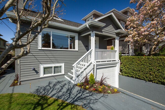 Building Photo - Beautiful 4 Bedroom Home w/MIL in the hear...