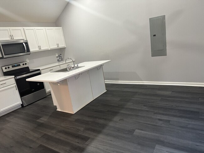 Foto del edificio - 6695 Connell Rd