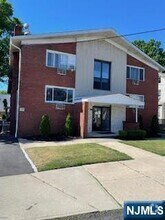 Building Photo - 117 W Roselle Ave