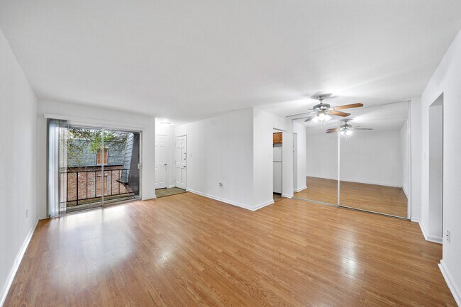 Foto del edificio - 711 Holiday Dr