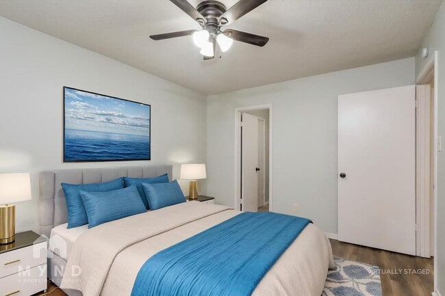 Foto del edificio - 3755 Carroll Dr