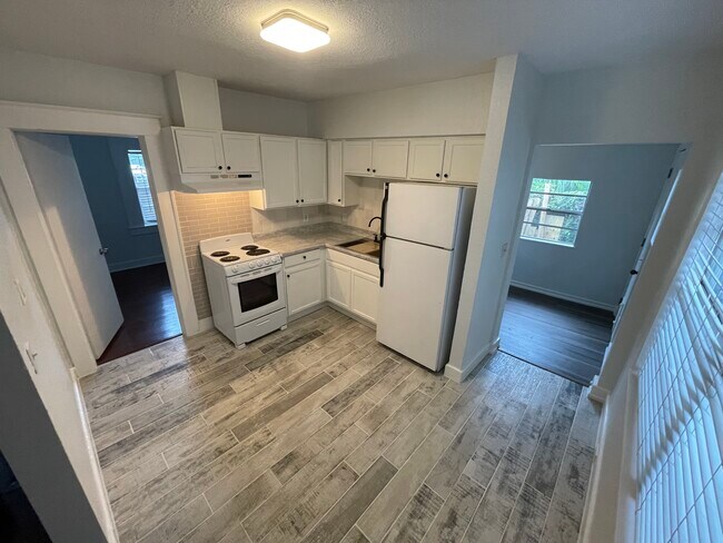Building Photo - 129 Hibiscus Ct