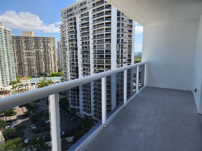 Foto del edificio - 20505 E Country Club Dr