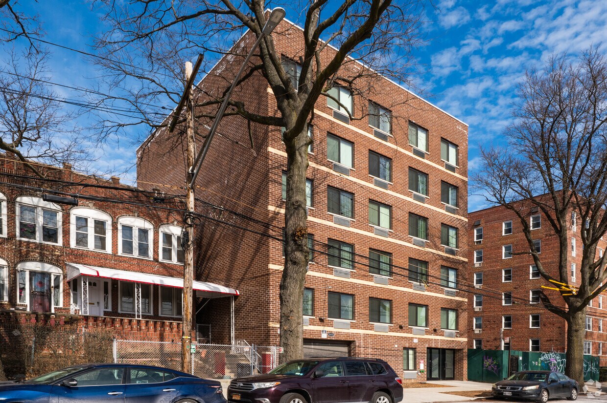 Building Photo - 3055 Sedgwick Ave