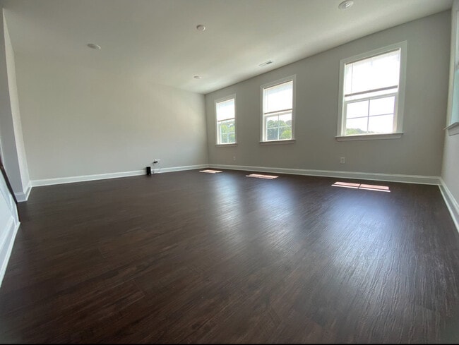 Building Photo - 718 Umber Dr