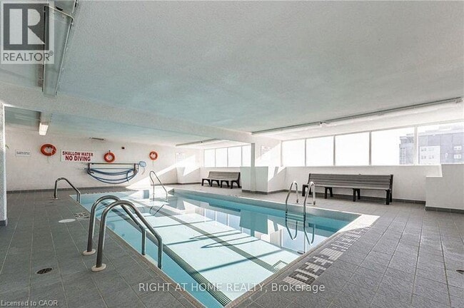 Building Photo - 375 King St N