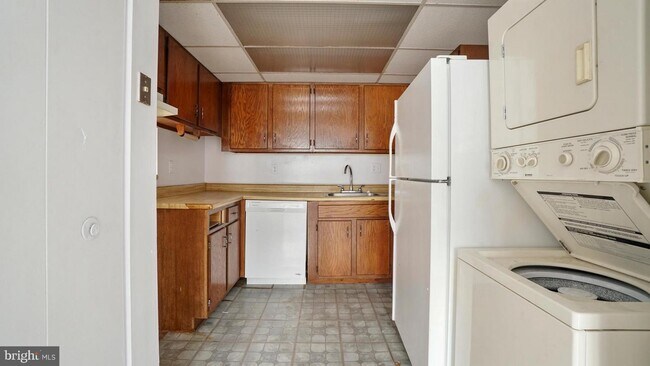 Building Photo - 1003 Crimson Tree Ct