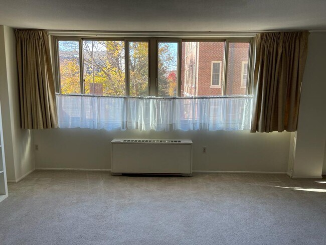 Fotografía del edificio - 1 E University Pky