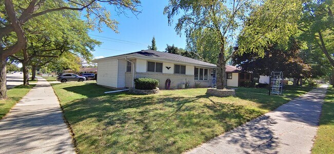 Building Photo - 3003 S 18th St