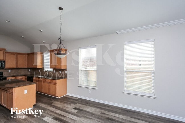 Building Photo - 905 Sheryn Dr