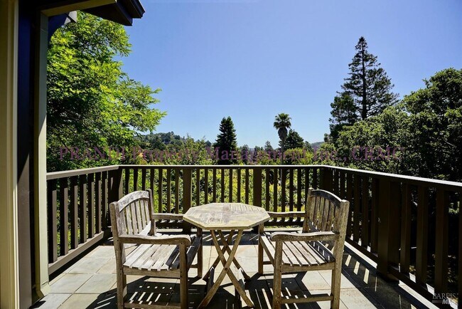 Foto del edificio - 422 Live Oak Dr