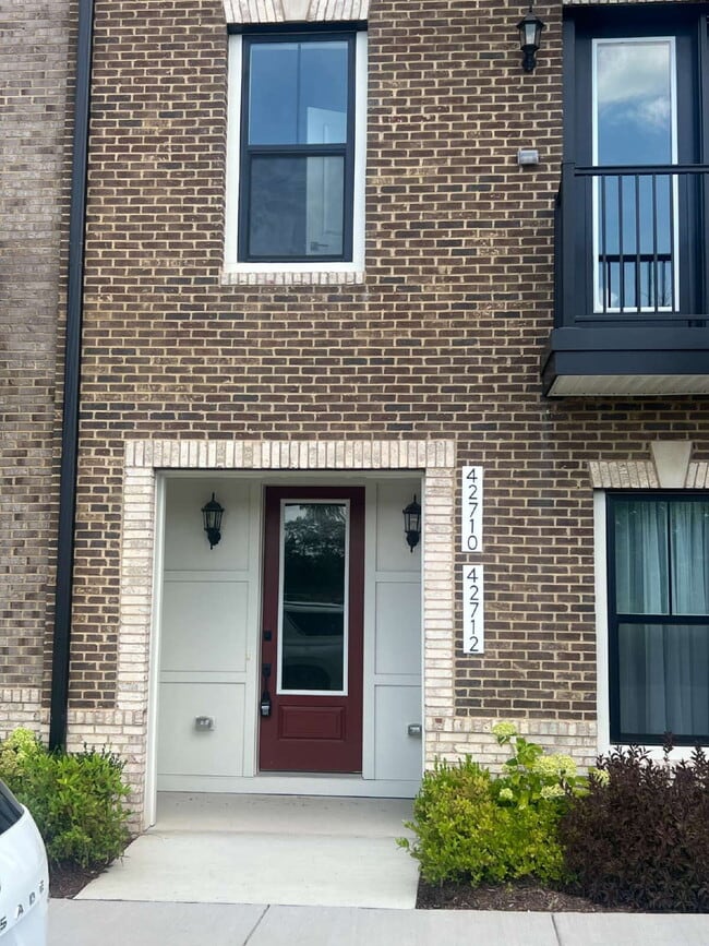 Building Photo - Brand-New Luxury 3BR Townhome-Style Condo ...