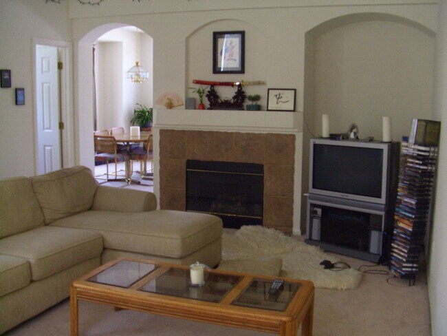 Foto del edificio - 2BR End Unit Townhome in Rock Creek