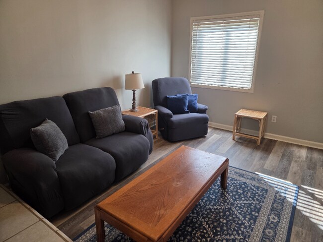 Foto del edificio - 561 Brookside Ct