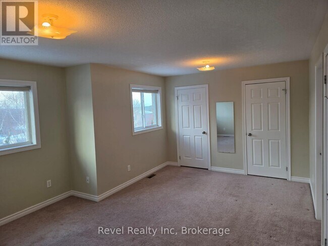 Photo du bâtiment - 1026 Whitney Crescent