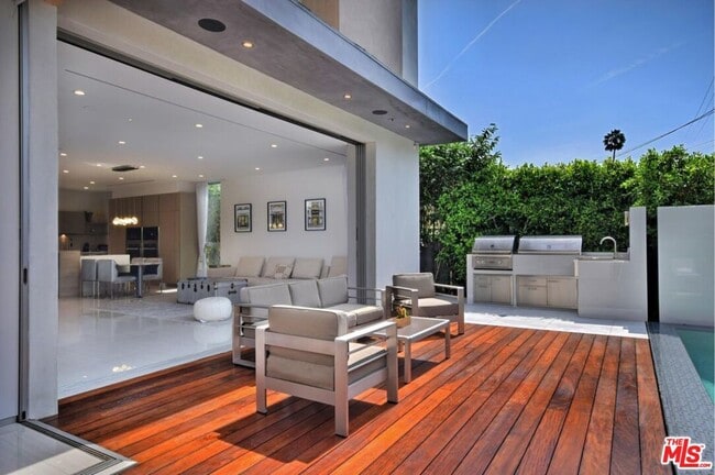 Building Photo - 429 N La Jolla Ave