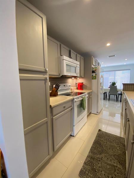 Foto del edificio - 8225 NW 8th Pl