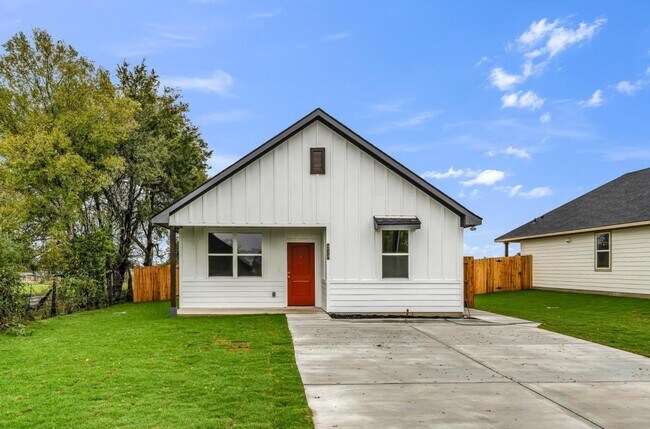 Building Photo - 315 W. Martin Luther King Dr.