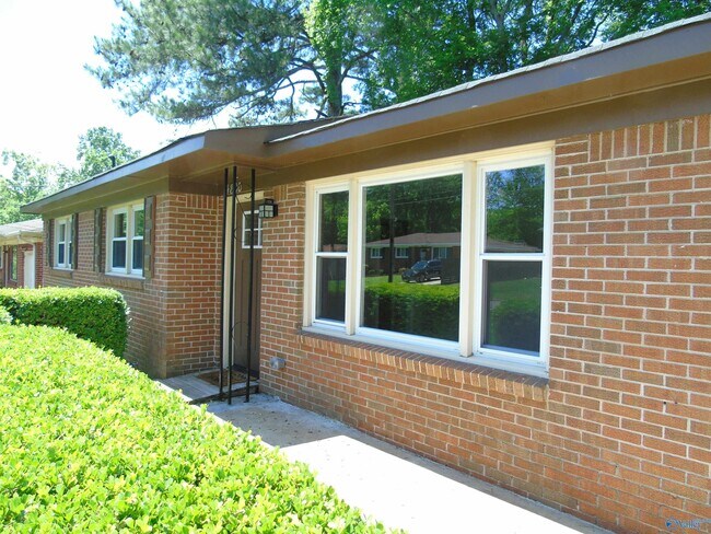 Building Photo - 4800 Lumary Dr NW