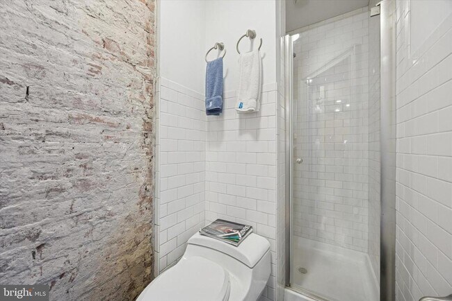 Foto del edificio - 916 Clinton St