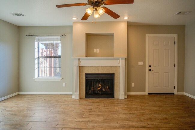 Building Photo - 4015 Glenstone Terrace