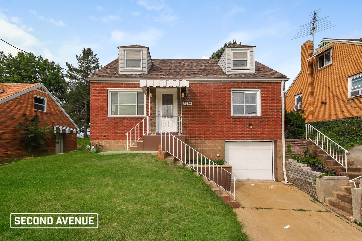 1218 Commonwealth Ave House Rental in Munhall, PA