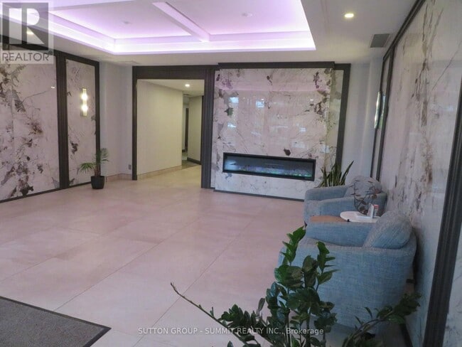 Building Photo - 2325 Central Park Dr