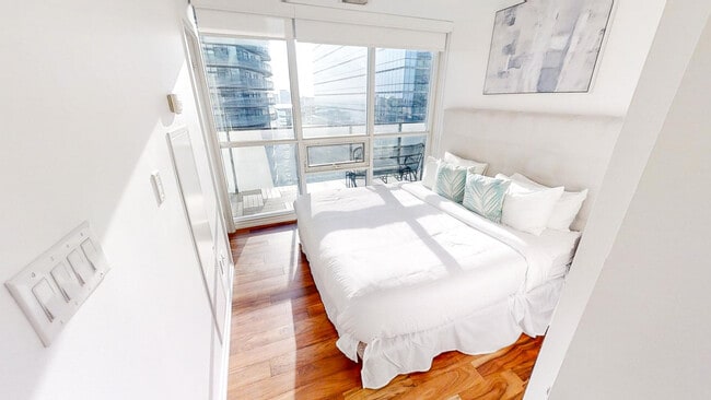 Photo du bâtiment - 55 Bremner Blvd