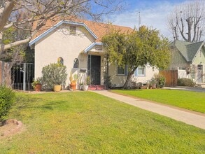 Building Photo - 2606 Sunset Ave