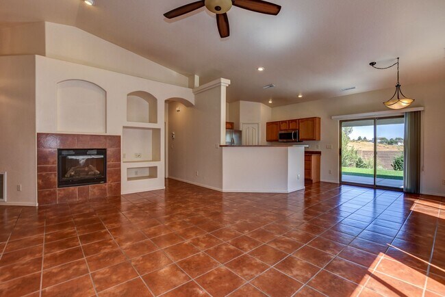 Building Photo - 5879 N Bronco Ln