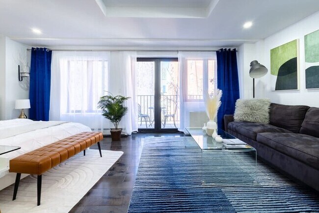 Building Photo - 809-5b Luxury Studio with a Private Balcony