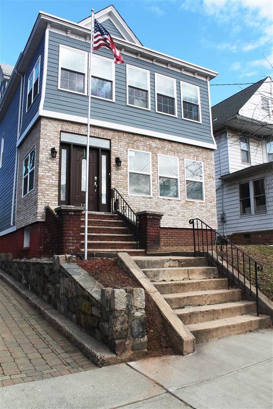 Primary Photo - 125 W 30th St
