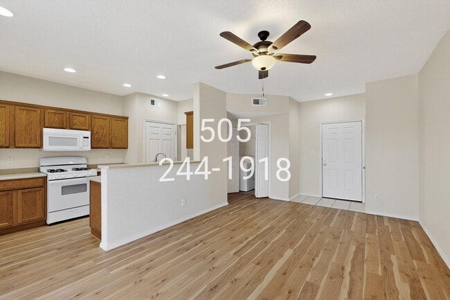 Building Photo - 1121 Meadowlark Way SE