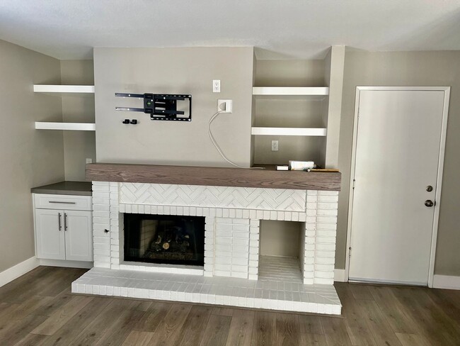 Building Photo - Nice 2 Story Family Home