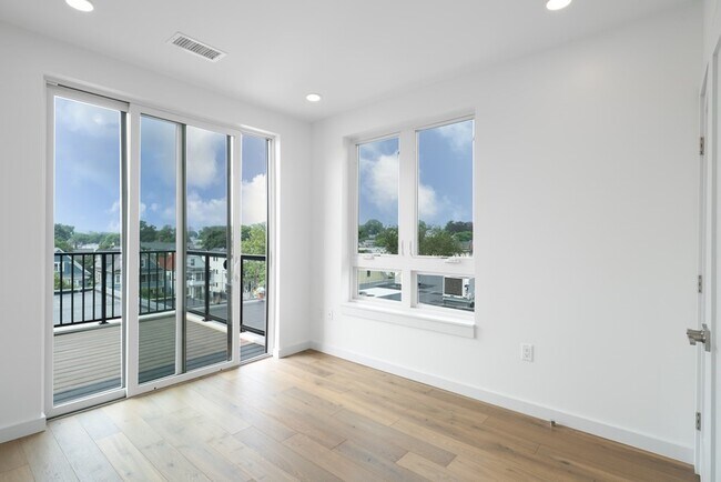 Building Photo - 97 Elmwood St