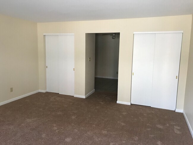 2 armarios dobles - 424 Aylesford Pl