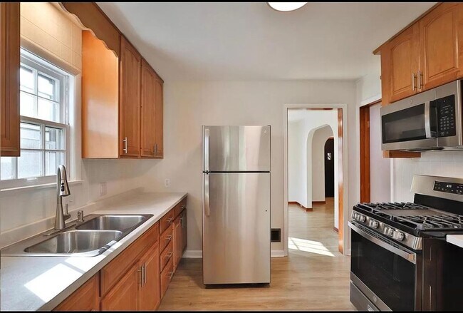 Building Photo - $500 off 1st Month's Rent!!! 4 bedroom, 1....
