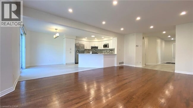 Building Photo - 511 Clipper Dr