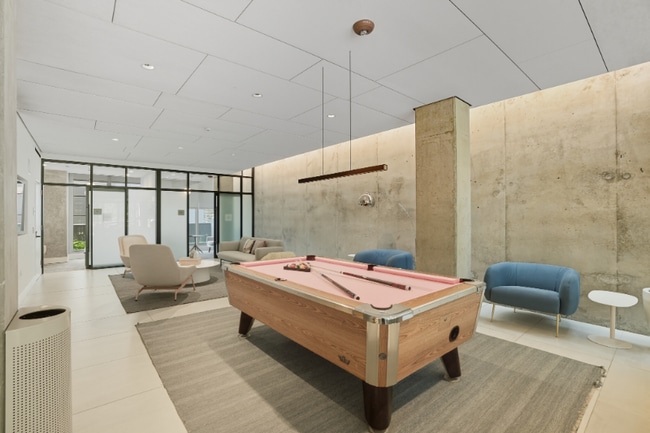 Building Photo - 160 N Desplaines St