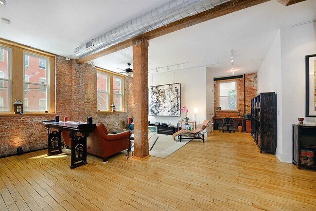 Building Photo - 227 Grand St