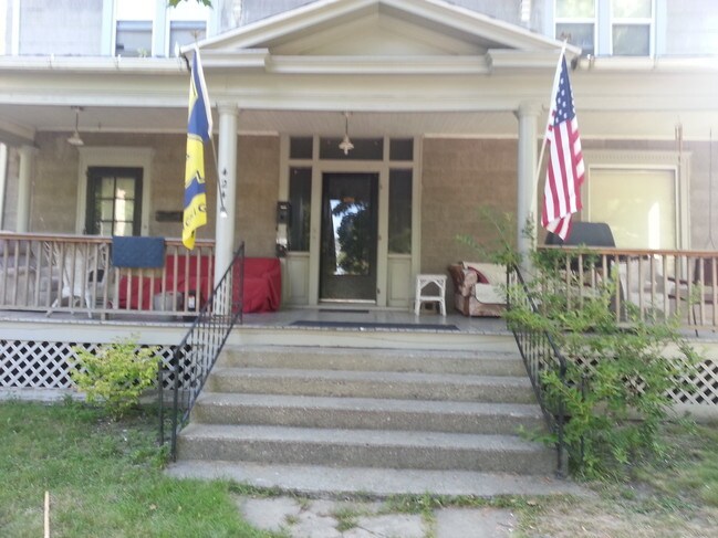 Building Photo - 424 Avon St