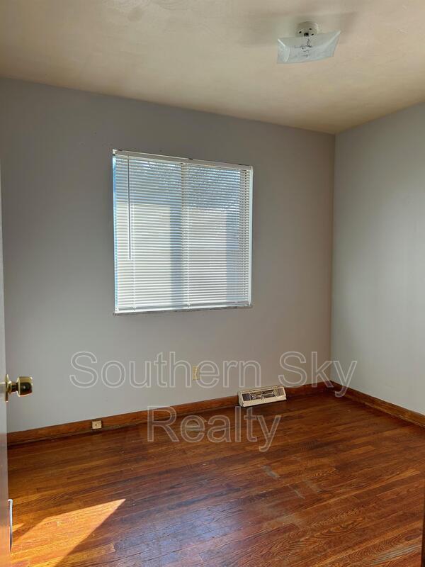Building Photo - 992 Bellevue Ave