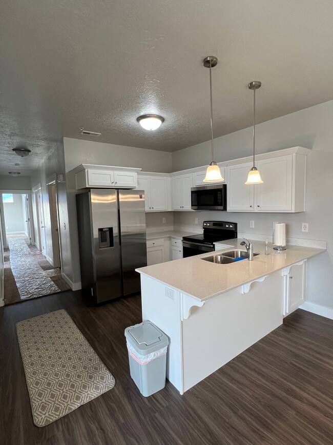 Building Photo - 797 N 380 W
