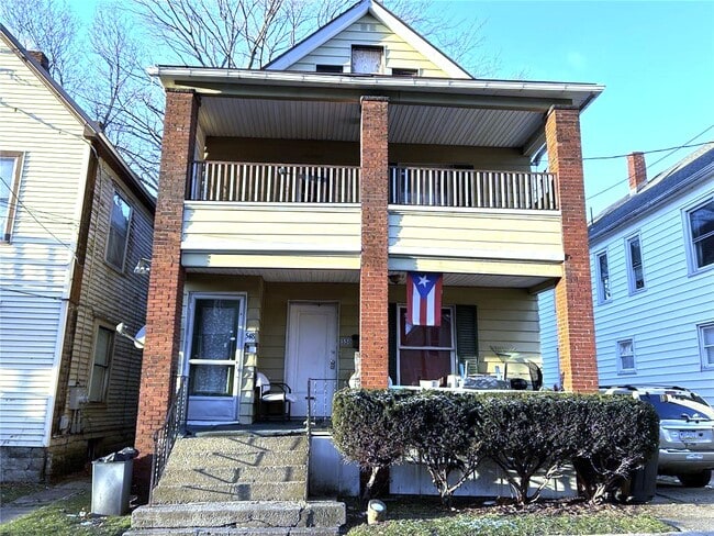 Building Photo - 548 E 7th St