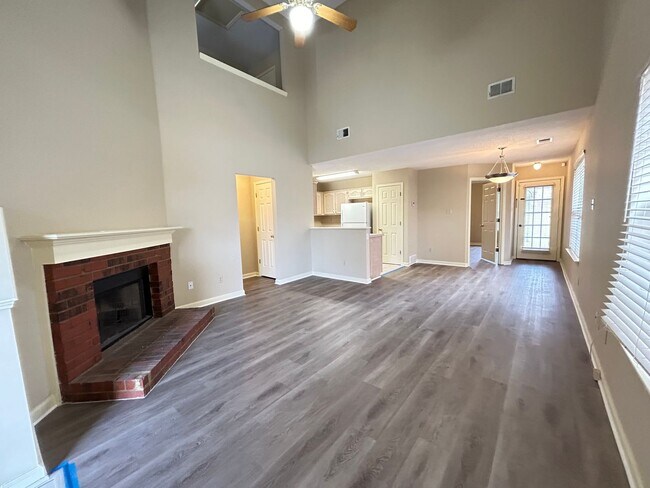 Foto del edificio - 3BD/2.5BA Townhome with fully fenced back ...