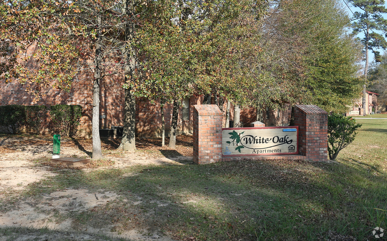 Building Photo - White Oak Apartments