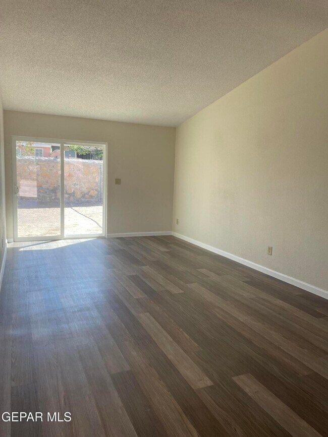 Building Photo - 866 Barandal Dr