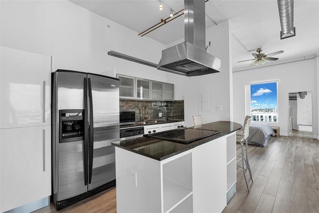 Foto del edificio - 10 SW South River Dr